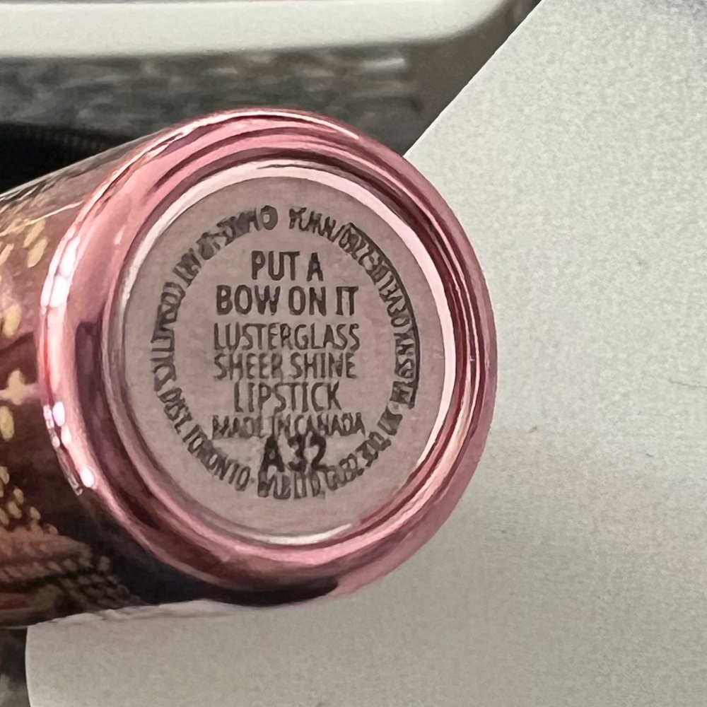 MAC Bubbles & Bows Lustreglass Sheer-Shine Lipstick “PUT A BOW ON IT” NEW no Box - Picture 4 of 5